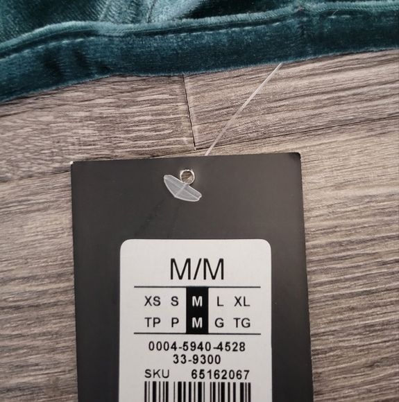 Forever 21 Emerald Velvet Crop Top - Picture 6 of 6